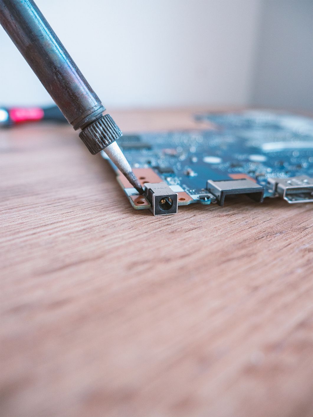 Notebook se nenabíjí – oprava konektoru