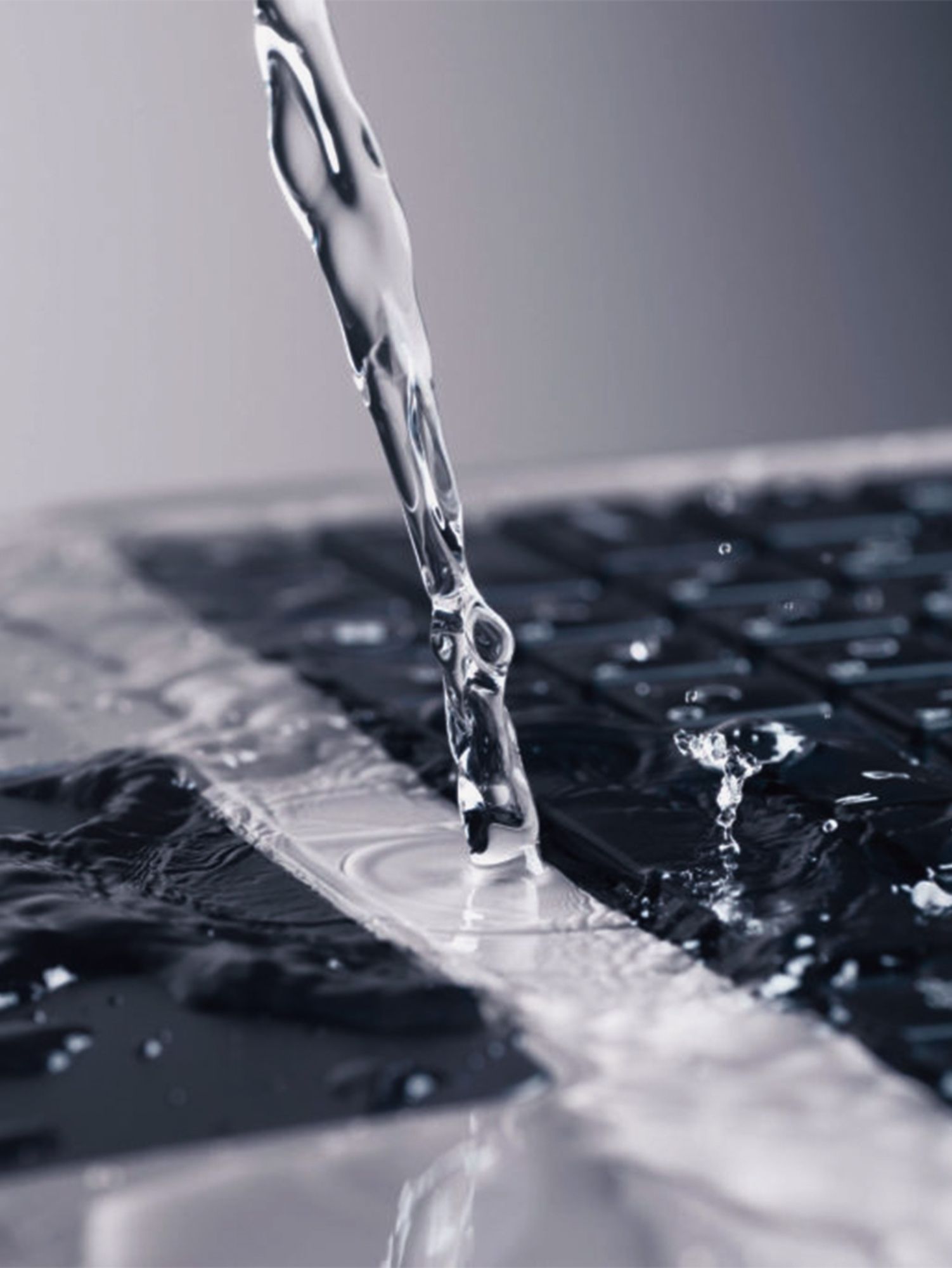 Oprava notebooku politého tekutinou